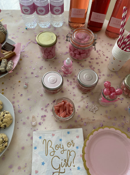 gender reveal party decoration table