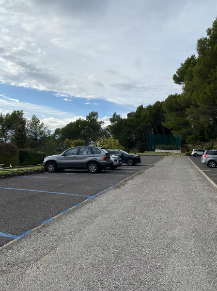 bastide tourtour parking