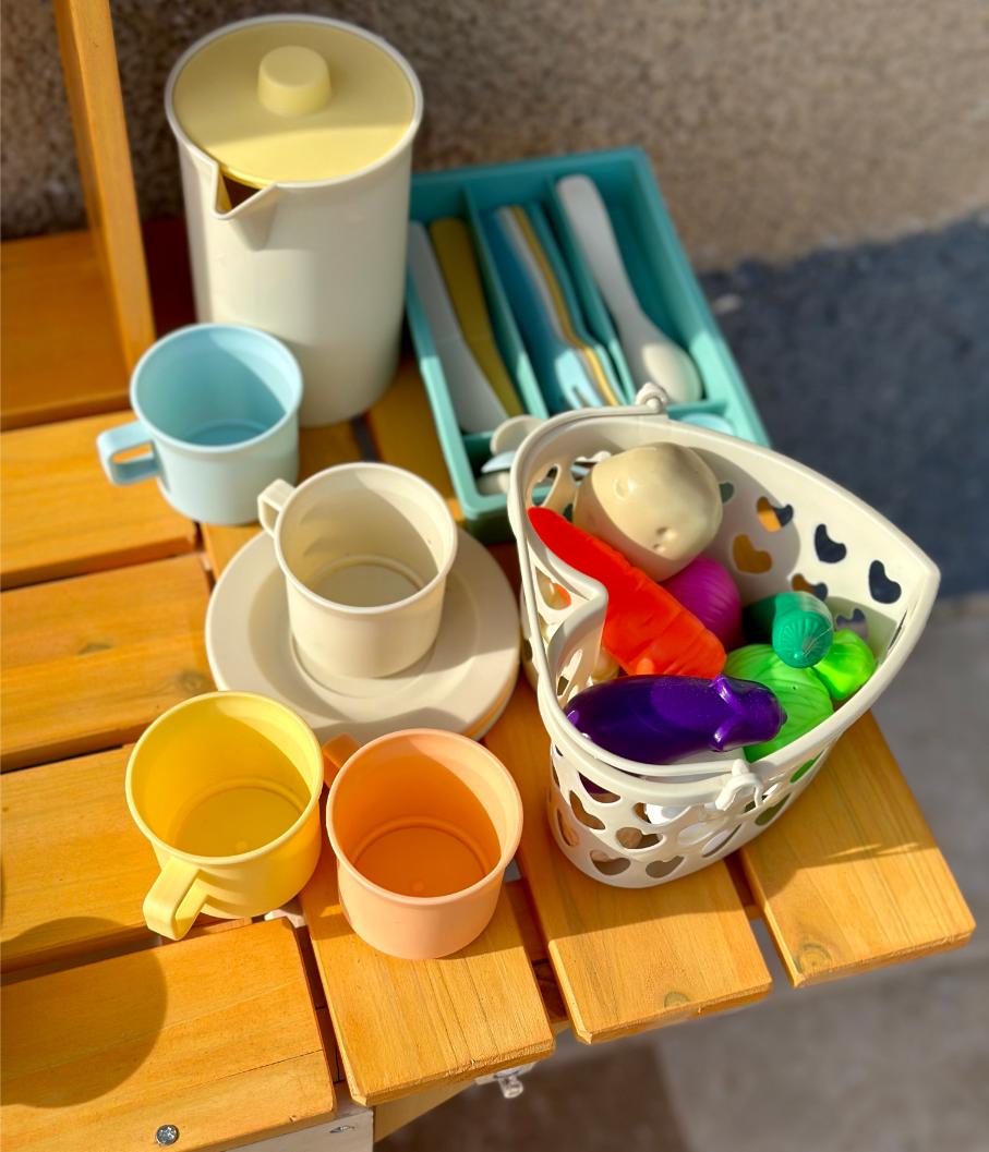 mud kitchen dinette