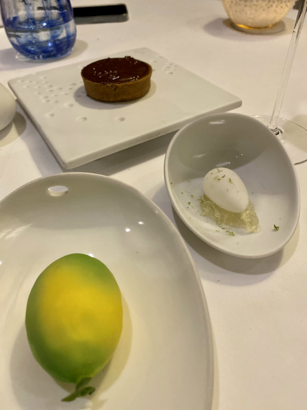 mignardise restaurant chevre or